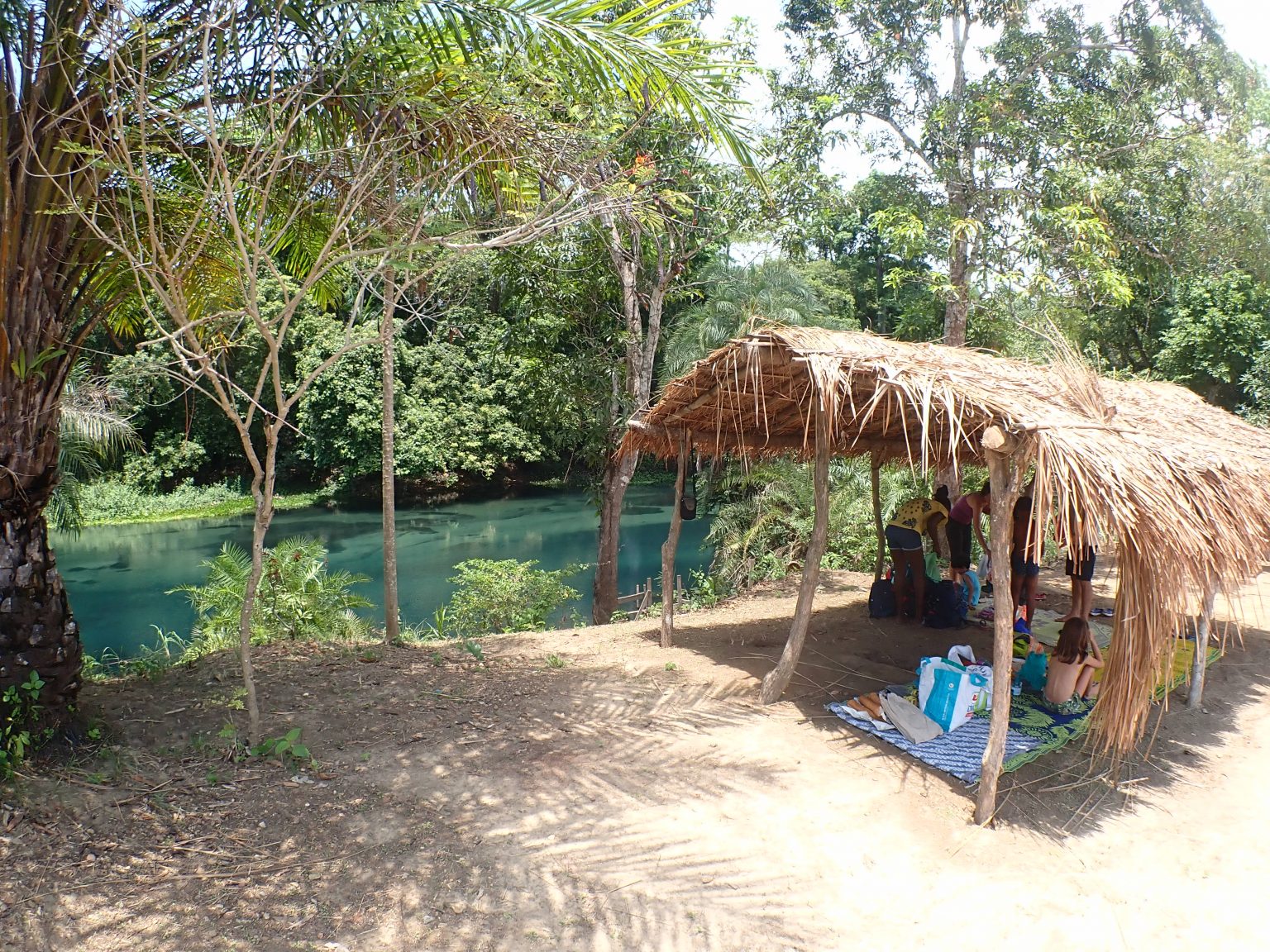 Journée à la rivière bleue Notre Aventure En Famille
